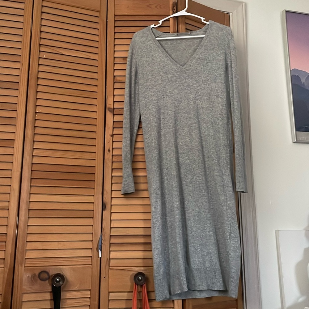 Everlane Cashmere Vneck Midi Dress